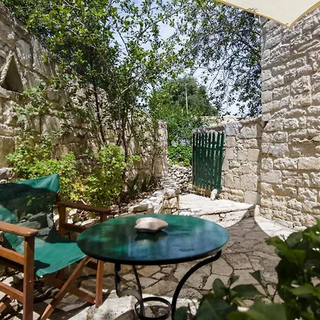 Adamantia Small Maissonette M2 Maison d'hôtes